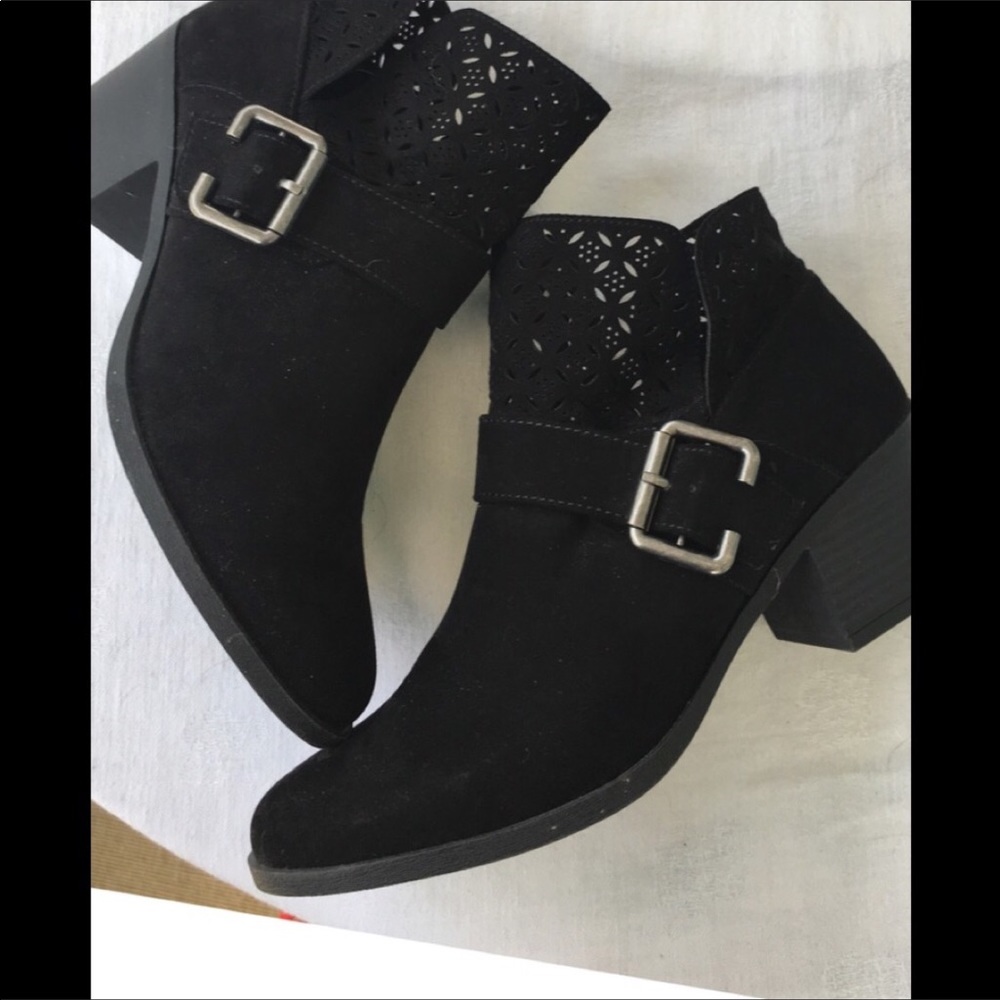 🎁Qupid Laser Cut Suede Booties Like new